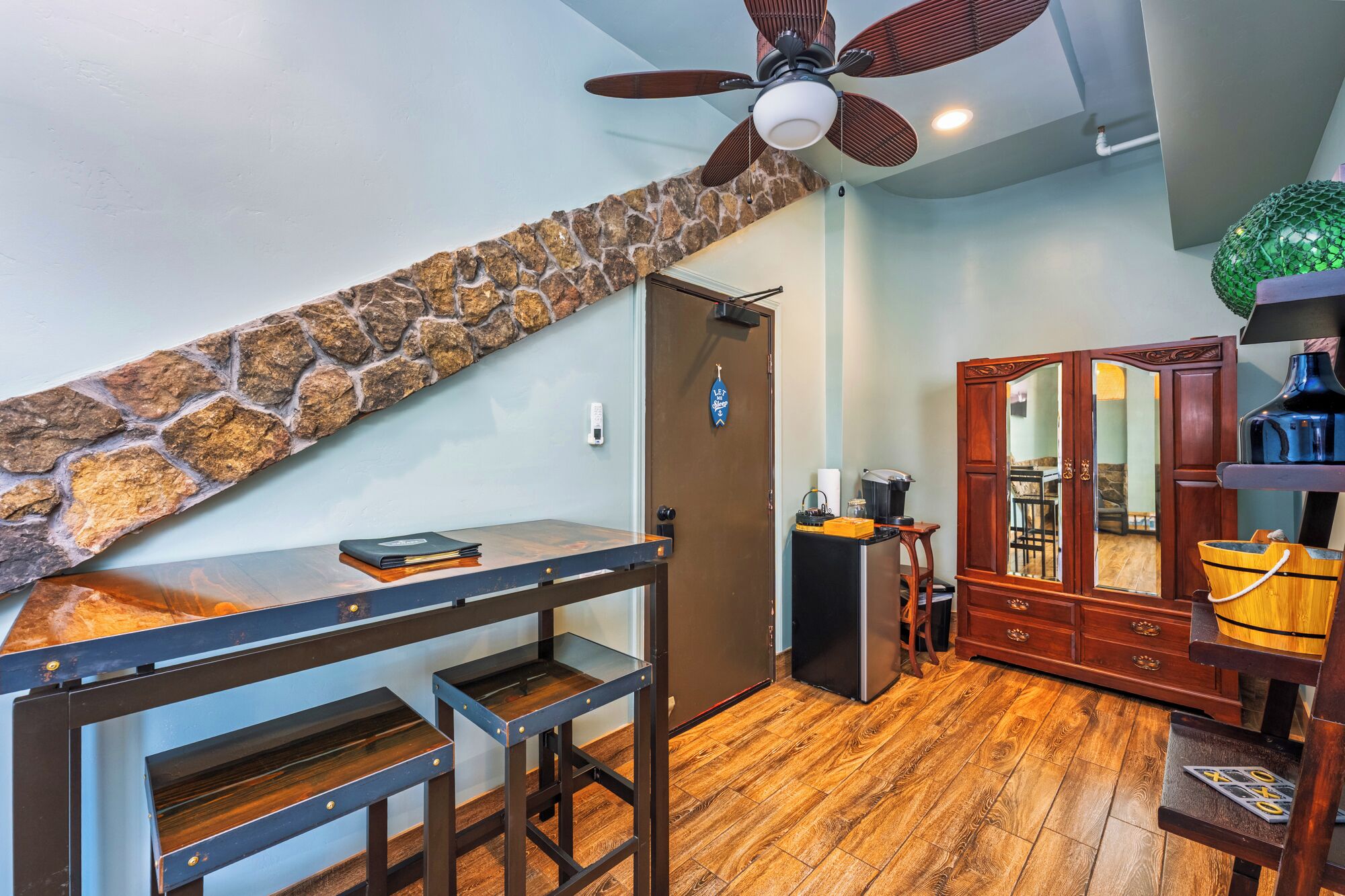 signature room, 1 king bed, accessible, non smoking | 1 bedroom, in-room safe, individually decorated, individually furnished