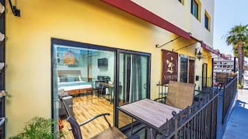 Quarto família, várias camas, acessível, para não fumantes | Terraço/pátio