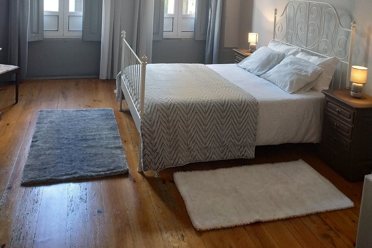 Comfort-Doppelzimmer, eigenes Bad (F) | Verdunkelungsvorhänge, kostenlose Babybetten, kostenloses WLAN