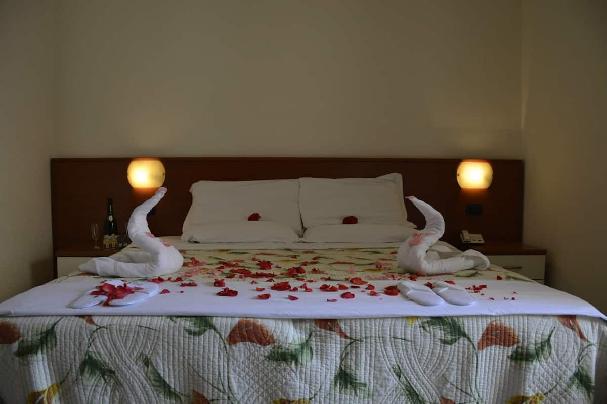 Premium bedding, down duvets, Select Comfort beds, desk
