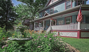 Holden House 1902 Bed & Breakfast Inn