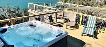 Modern Lakefront, Hot tub, Firepits, Large multi-level decks, Amazing Sunsets