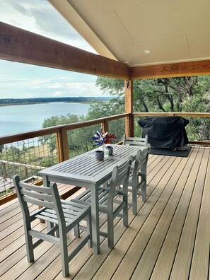 Outdoor dining - Modern Lakefront, Hot tub, Firepits, Large multi-level decks, Amazing Sunsets (Canyon Lake)