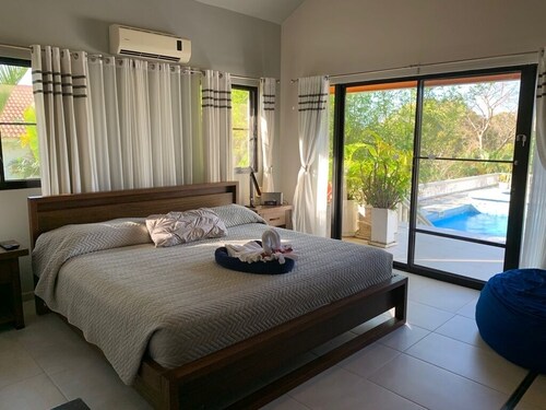 Villa de luxe moderne 4BR Sosua, vue sur l'océan, piscine, jacuzzi, à pied des plages, ville 