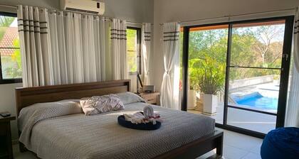 Villa de luxe moderne 4BR Sosua, vue sur l'océan, piscine, jacuzzi, à pied des plages, ville