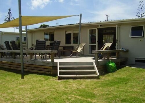 Character beach bach