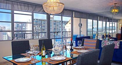 tlLuxury Penthouse Oasis, Steps to the Beach, Spacious, Pool & Near Dining
