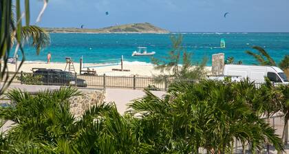 Sea Side Paradise, 1 bedroom duplex ocean view, ocean front