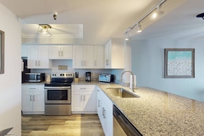 Kühlschrank, Mikrowelle, Geschirrspüler