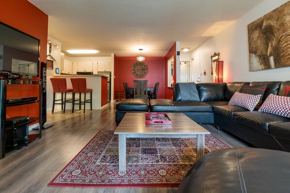 Smart TV, fireplace, DVD player, stereo