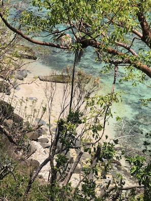 Plage, chaises longues, serviettes de plage