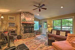 تلفزيون، مدفأة، برامج وأفلام نتفليكس، كُتُب