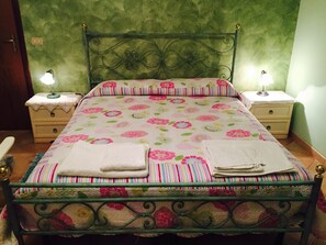3 chambres, fer et planche à repasser, Wi-Fi gratuit, draps fournis