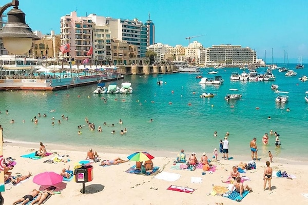 Sliema Penthouse near Balluta Bay - Kitchen with terrace. Near St Julian's