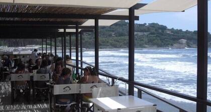 Toller Meerblick, kurzer Spaziergang zum Strand, privater Pool, Familienvilla