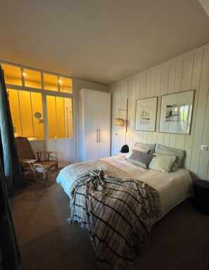 4 chambres, fer et planche à repasser, lit parapluie, Wi-Fi