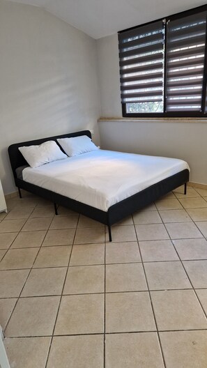 1 soverom, internettilgang og sengetøy