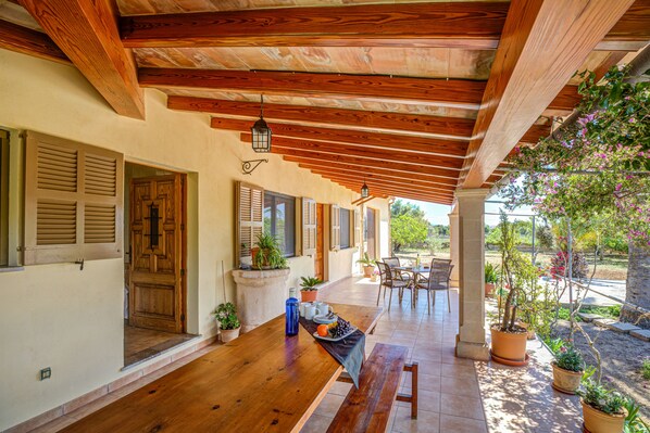 Outdoor dining - Villa Can Lluc(Private villa with big barbecue) (Puerto de Pollença)