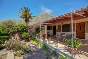Outdoor dining - Villa Can Lluc(Private villa with big barbecue) (Puerto de Pollença)