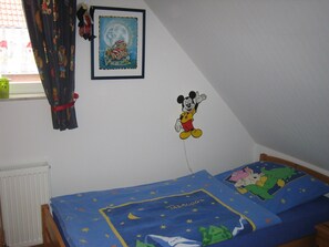 2 bedrooms, iron/ironing board, travel cot, WiFi