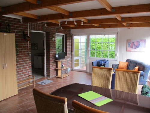 Cozy apartment in a quiet location - near the beach and port