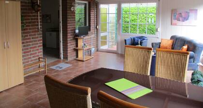 Cozy apartment in a quiet location - near the beach and port