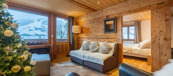 4-star apartment in a magnificent Savoyard chalet - 50 m from the slopes