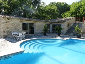 Pool - Large self-contained studio with swimming pool in a nest of greenery in the heart of the Luberon (Saignon)