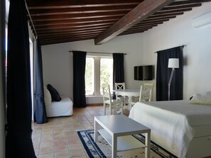 1 chambre, fer et planche à repasser, Wi-Fi, draps fournis