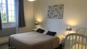 5 Schlafzimmer, Zimmersafe, Bügeleisen/Bügelbrett, kostenloses WLAN