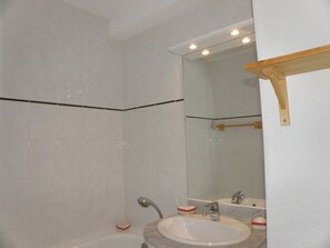 Hair dryer - Studio 4 people ski in Les Menuires with cleaning included (Les Belleville)