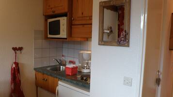 KylskÄp, mikrovÄgsugn, ugn och spishÀll