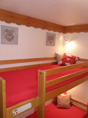 Desk - Studio 4 people ski in Les Menuires with cleaning included (Les Belleville)