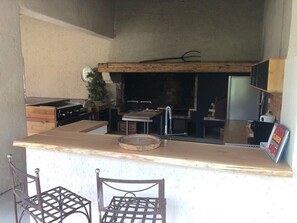 Coffee/tea maker, fridge, microwave, oven - Mas Provençal with swimming pool 15' from Avignon (Entraigues-Sur-La-Sorgue)