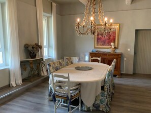 Dining - Mas Provençal with swimming pool 15' from Avignon (Entraigues-Sur-La-Sorgue)