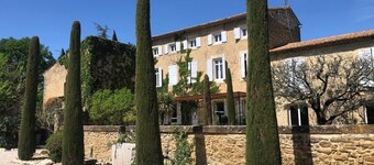 Mas Provençal with swimming pool 15' from Avignon