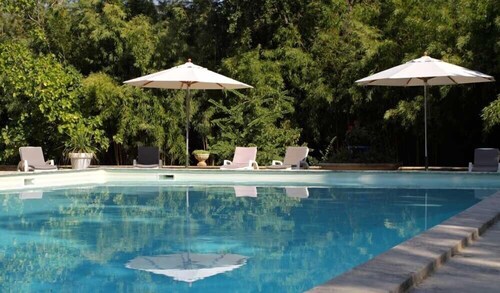 Mas Provençal with swimming pool 15' from Avignon