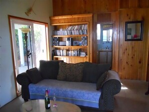 TV, DVD player, books, music library - Relaxing, Romantic, Private Couples Getaway, just for two W/ Stunning View (St. John)