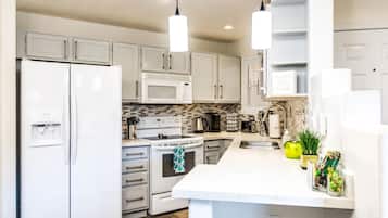 冰箱、微波炉、烤箱、炉灶