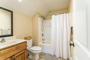 Duschwanne, Whirlpool, Haartrockner, Handtücher