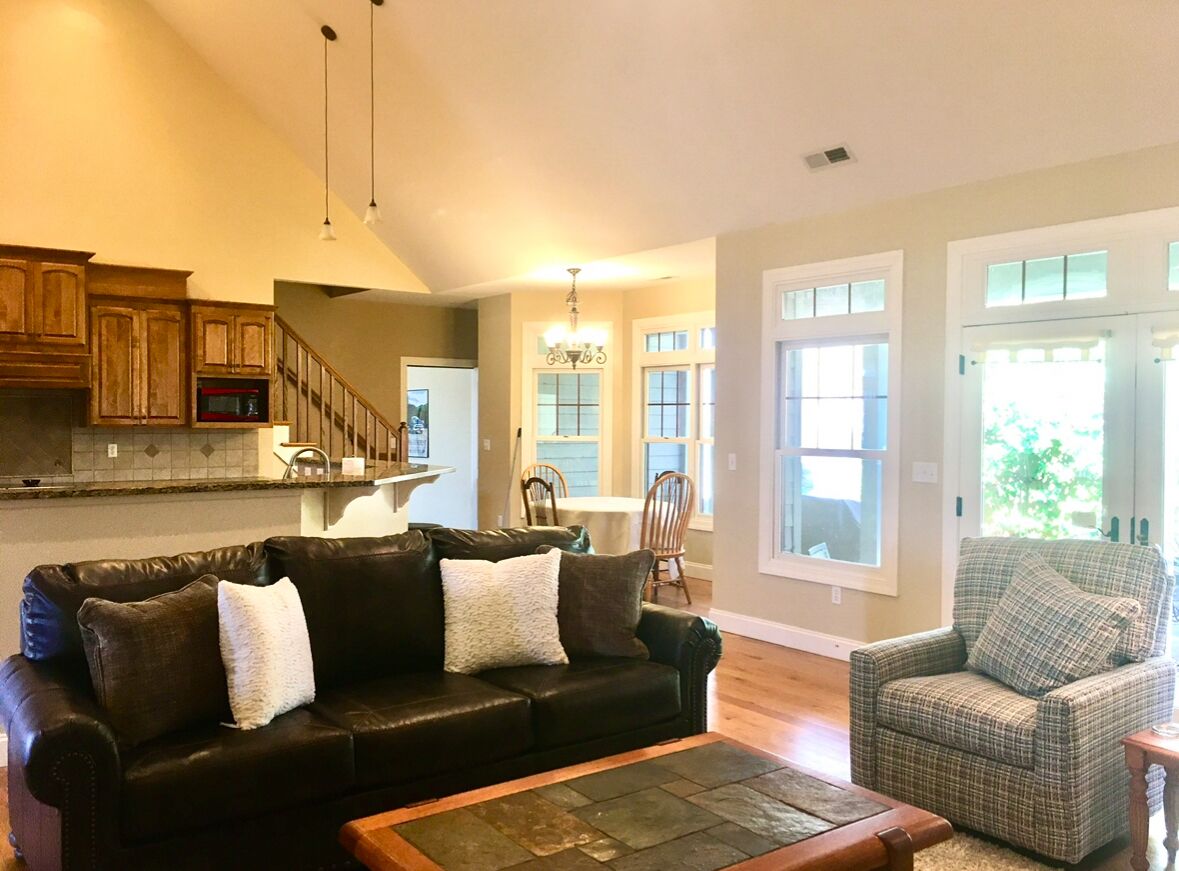 Smart TV, fireplace, DVD player, ping pong