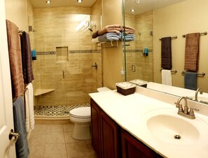 Shower, jetted bath, hair dryer, towels - Your Home Away From Home (Lexington)