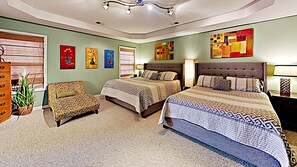 6 slaapkamers, een bureau, een strijkplank/strijkijzer, reisbedje