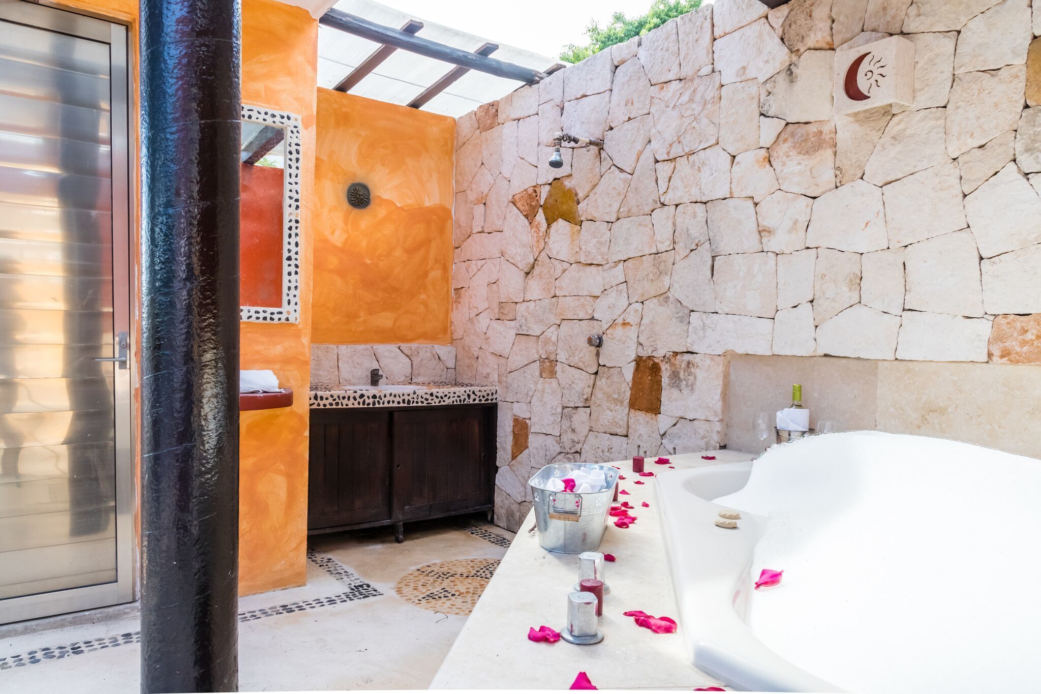 Photo - Moonshine Hotel