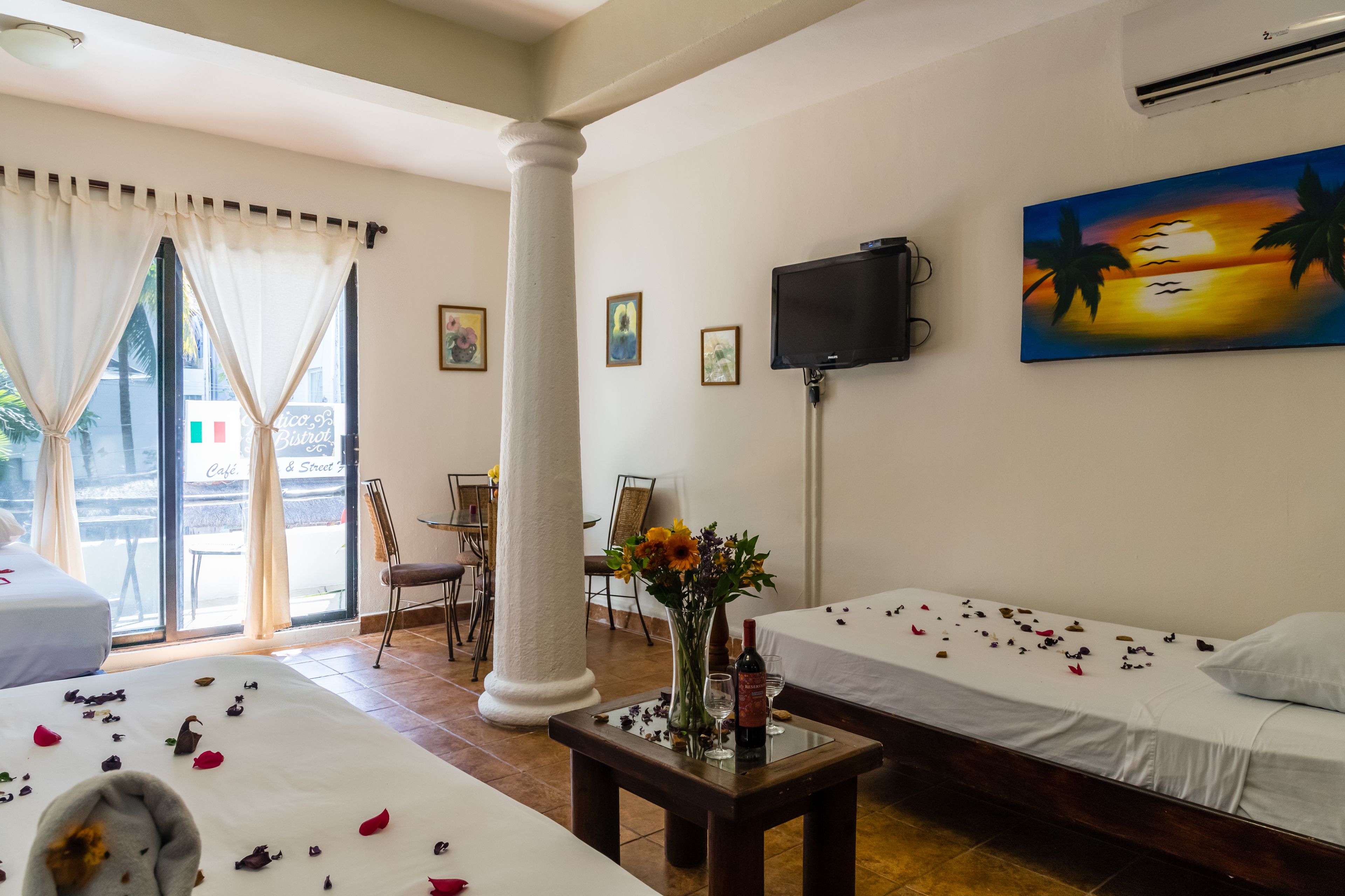 Photo - Moonshine Hotel