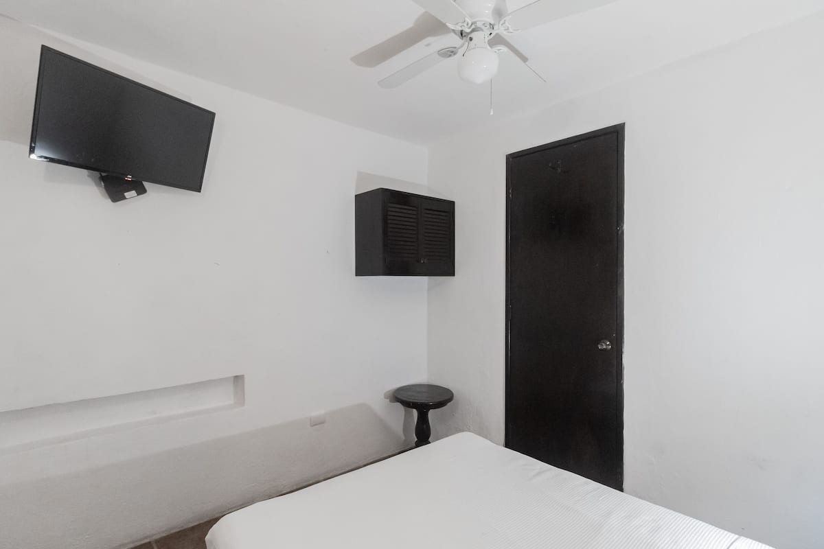 3 habitaciones, cubrecamas y caja de seguridad en la habitación