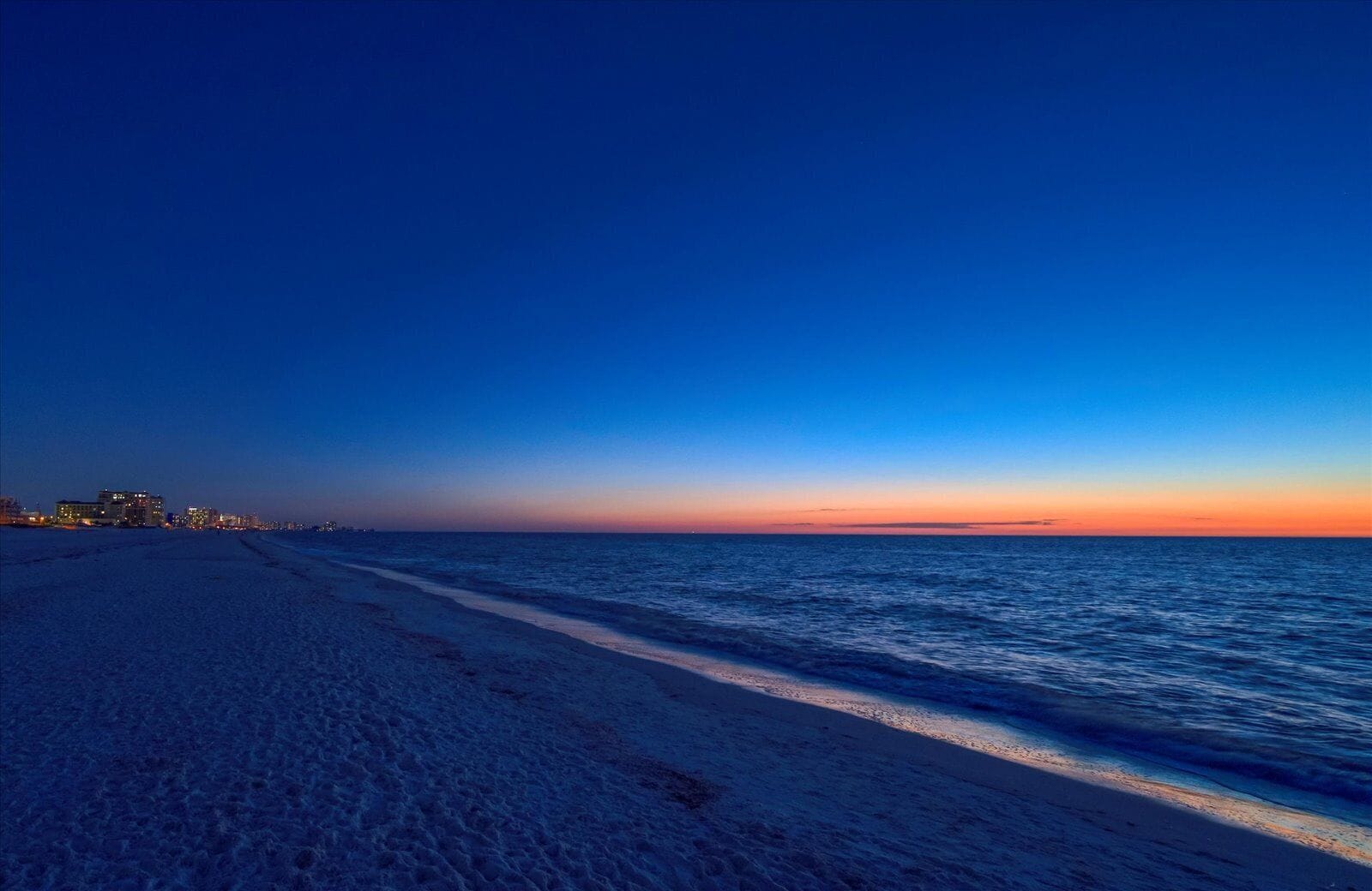 Beach nearby, sun-loungers, beach towels