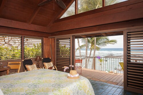 Absoluuttinen Oceanfront Puako Bungalow - Tarkista kesän erikoishinnat.