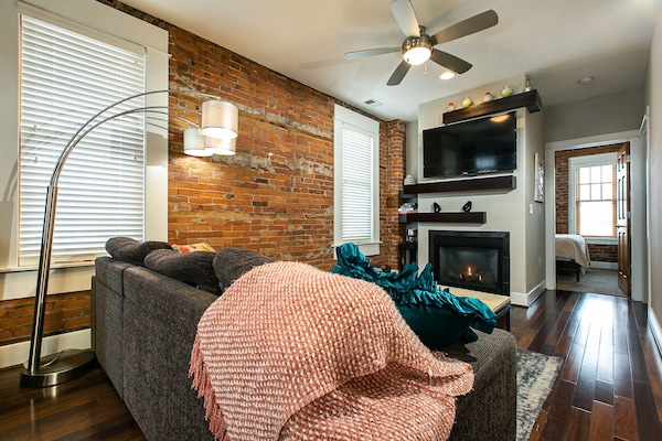 Living room with pull out couch, fireplace and tv.