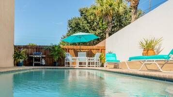 Piscina all'aperto, una piscina riscaldata